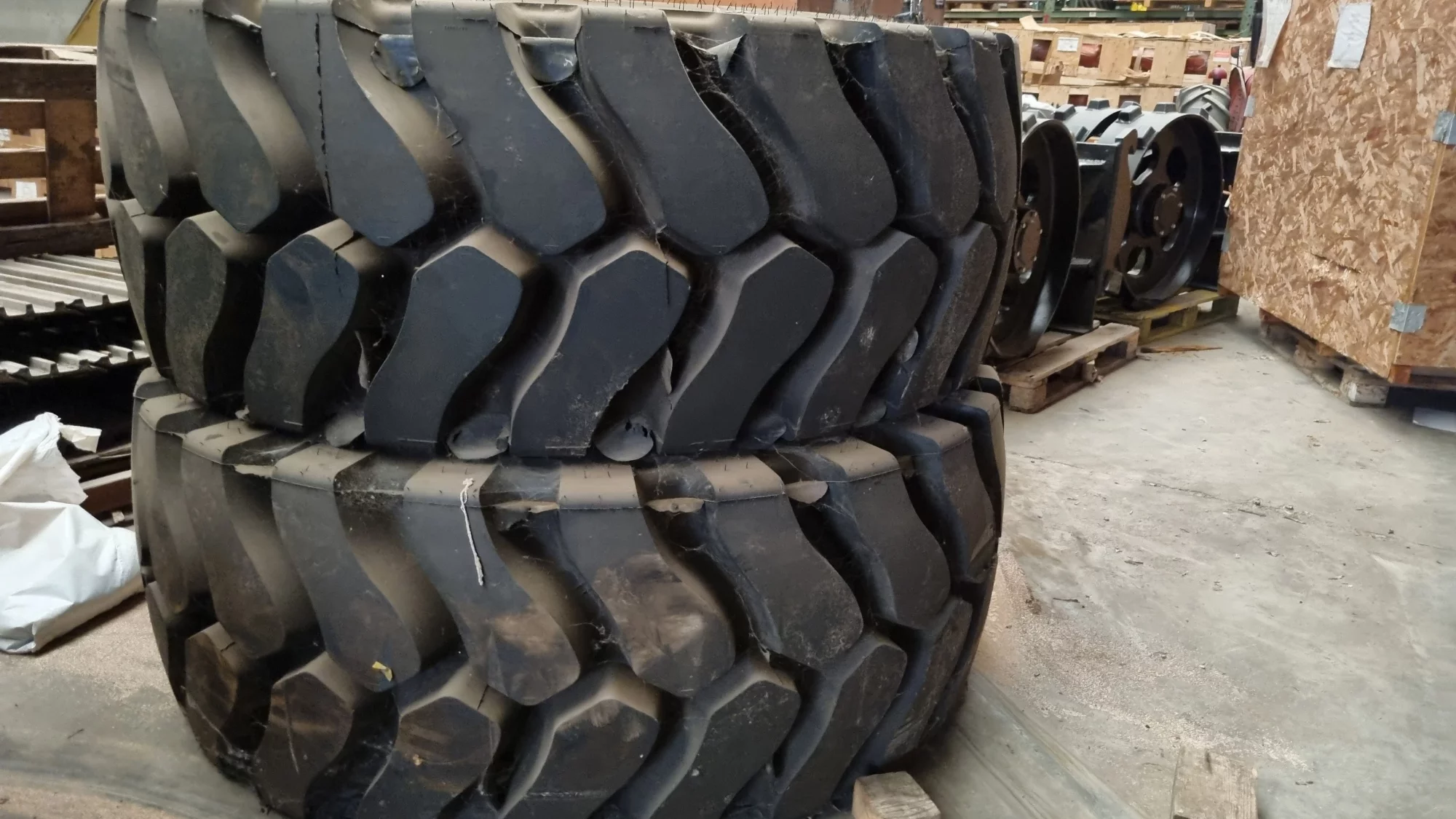 Promotion sur stock de pneus pour chargeuses sur pneus