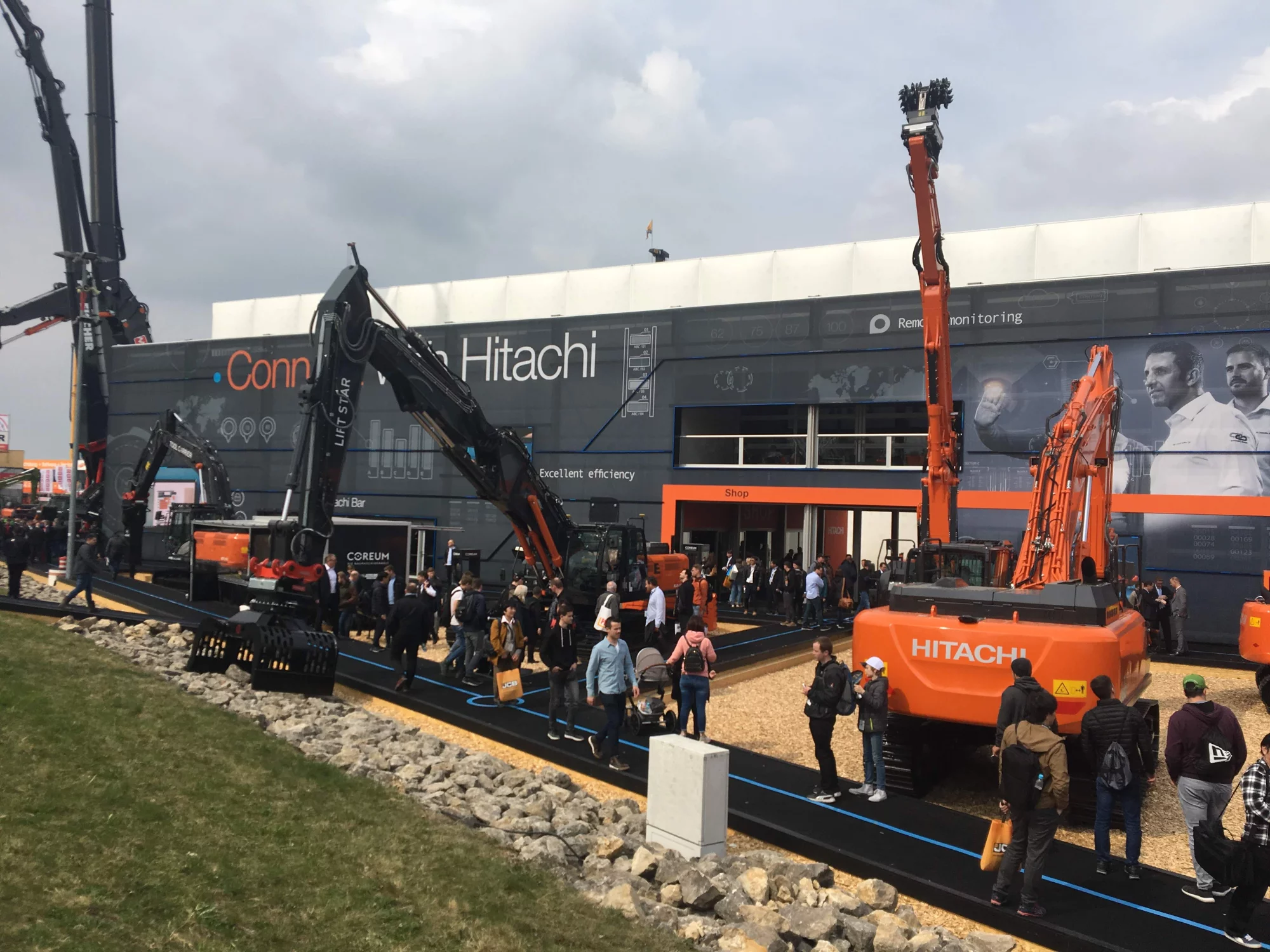Connect with Hitachi à BAUMA