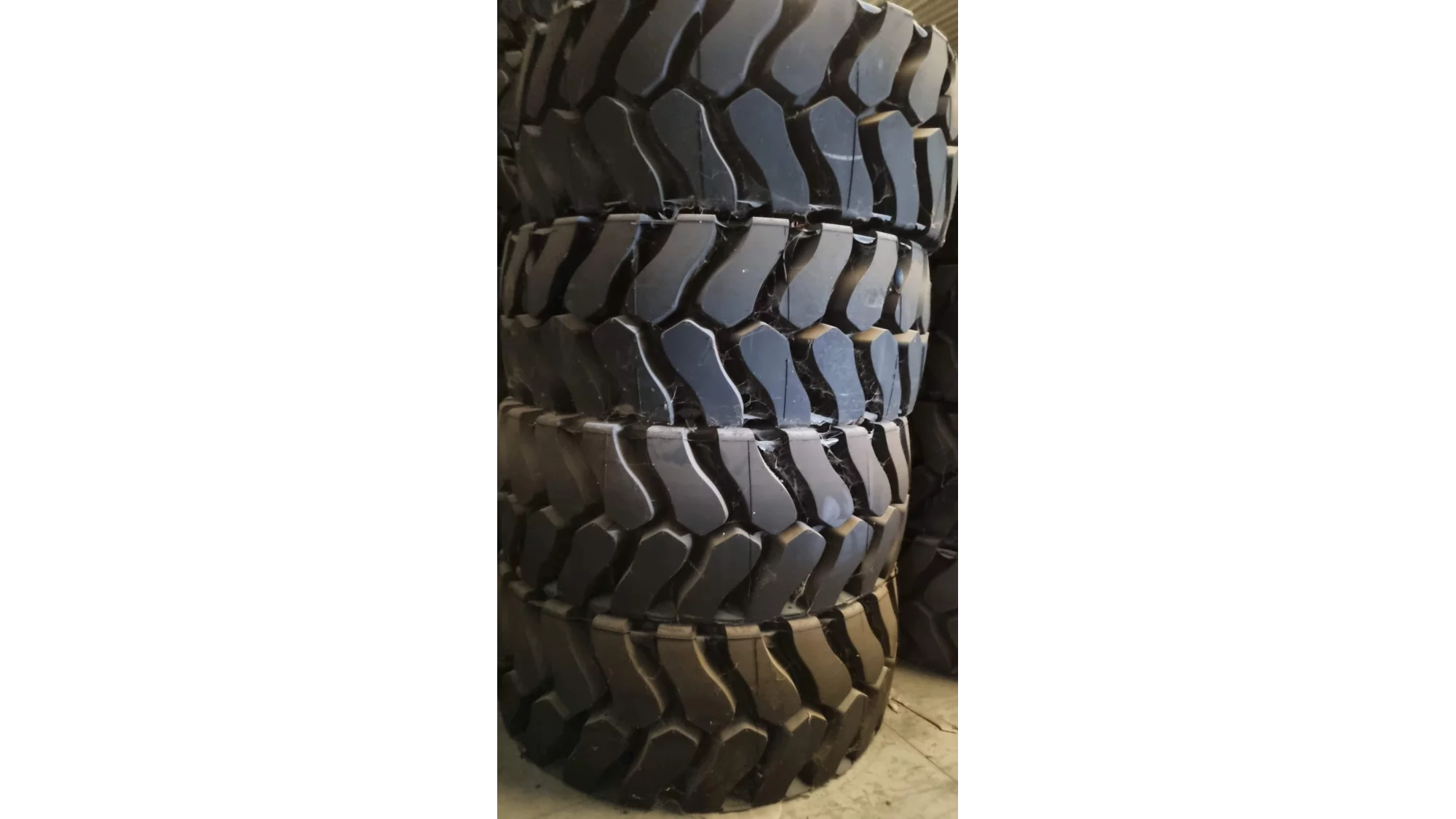 Promotion sur stock de pneus pour chargeuses sur pneus