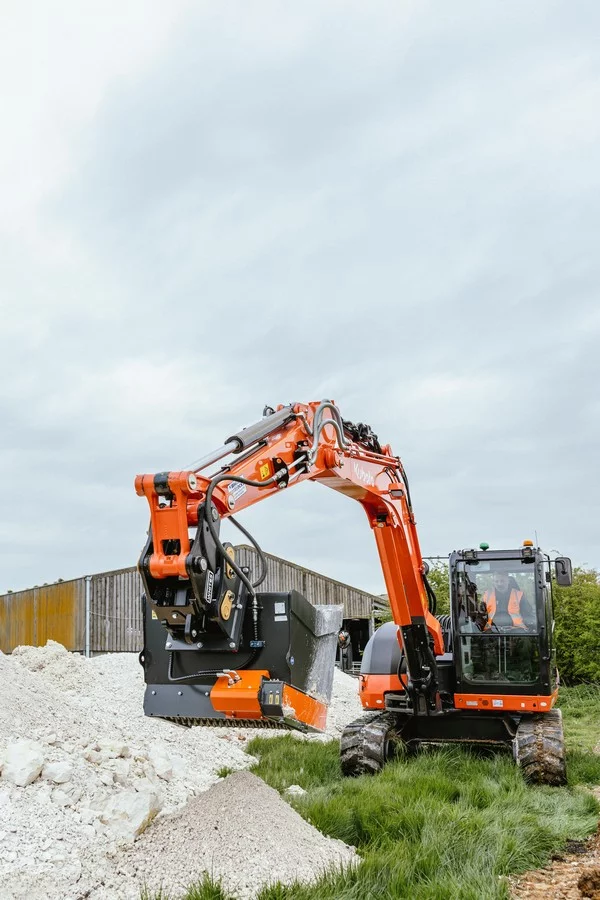 Kubota lance une midi-pelle de 8 tonnes de nouvelle génération