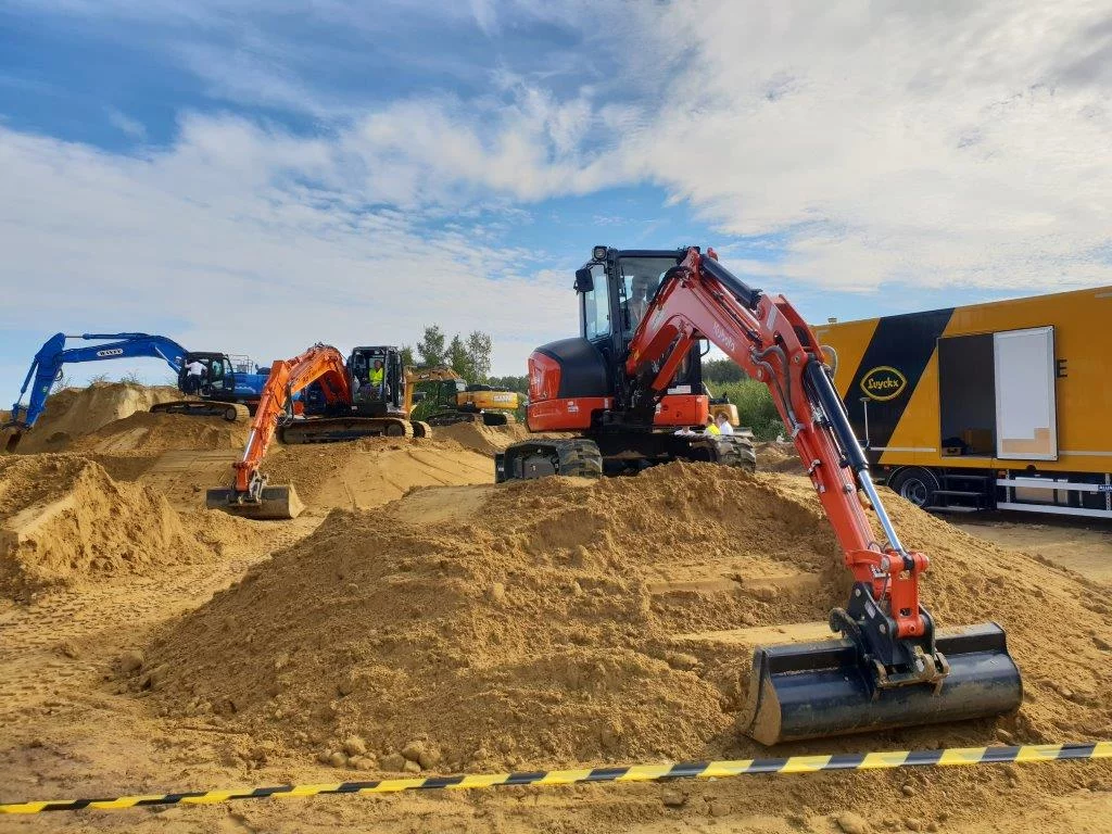 Oeuvre d'art lors des DemoDays avec HITACHI ZX140W-6