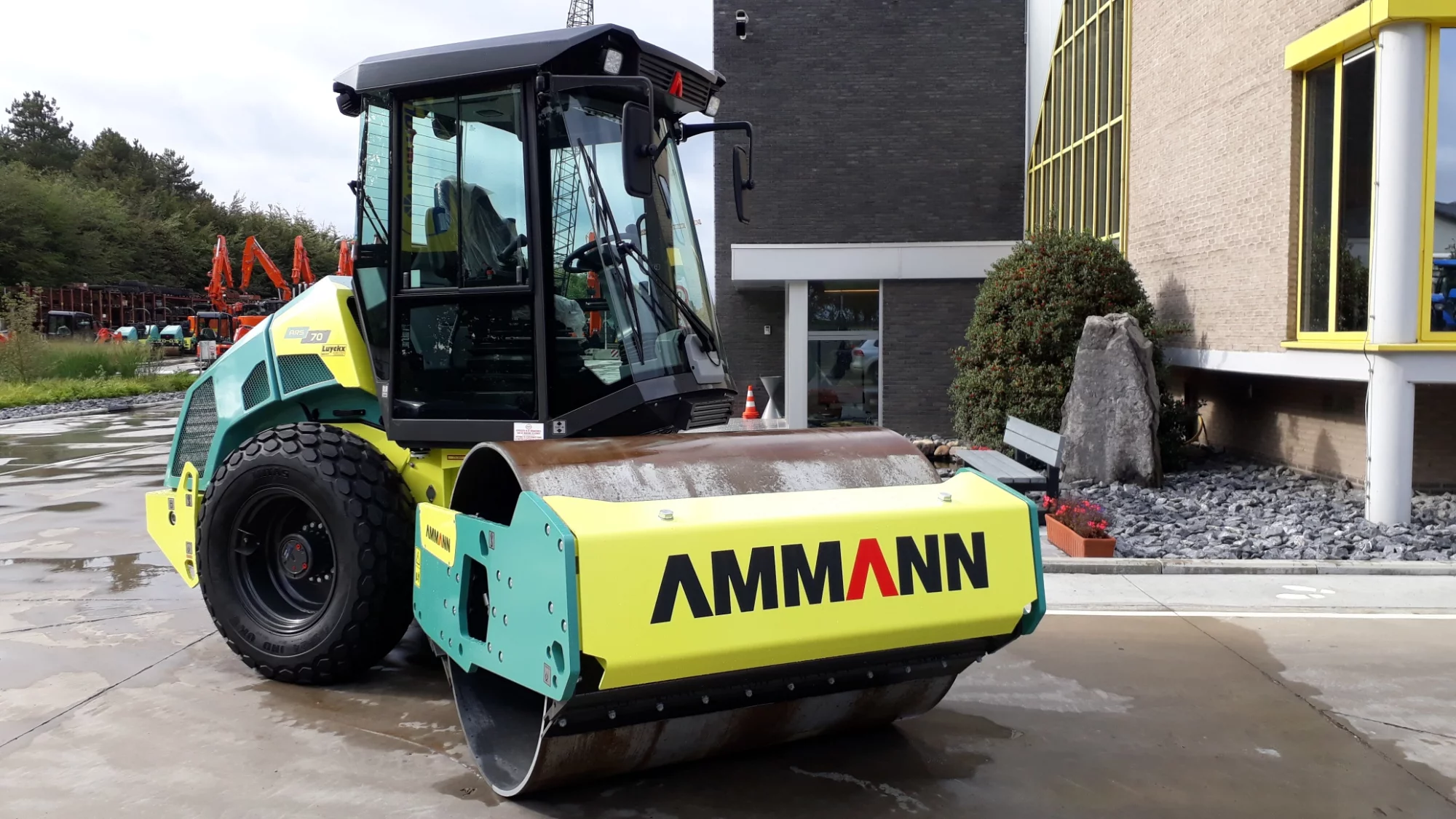 Le nouveau compacteur a un seul tambour type ARS 70 de AMMANN