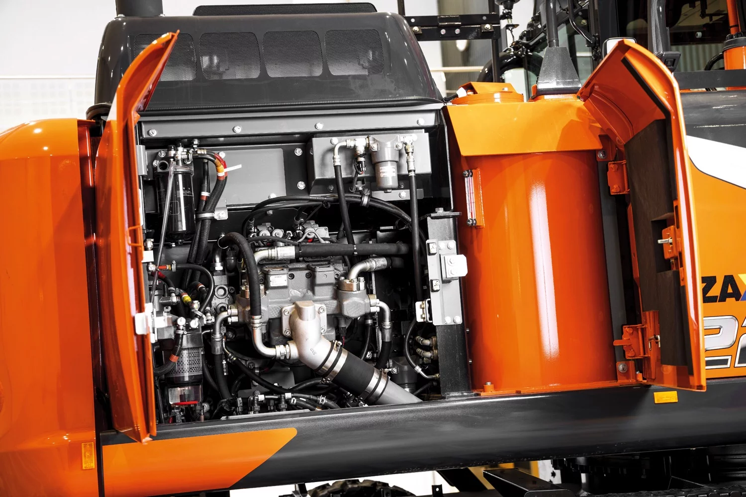 Hitachi dévoile le plus grand modèle de la série Zaxis-7 : ZX220W-7