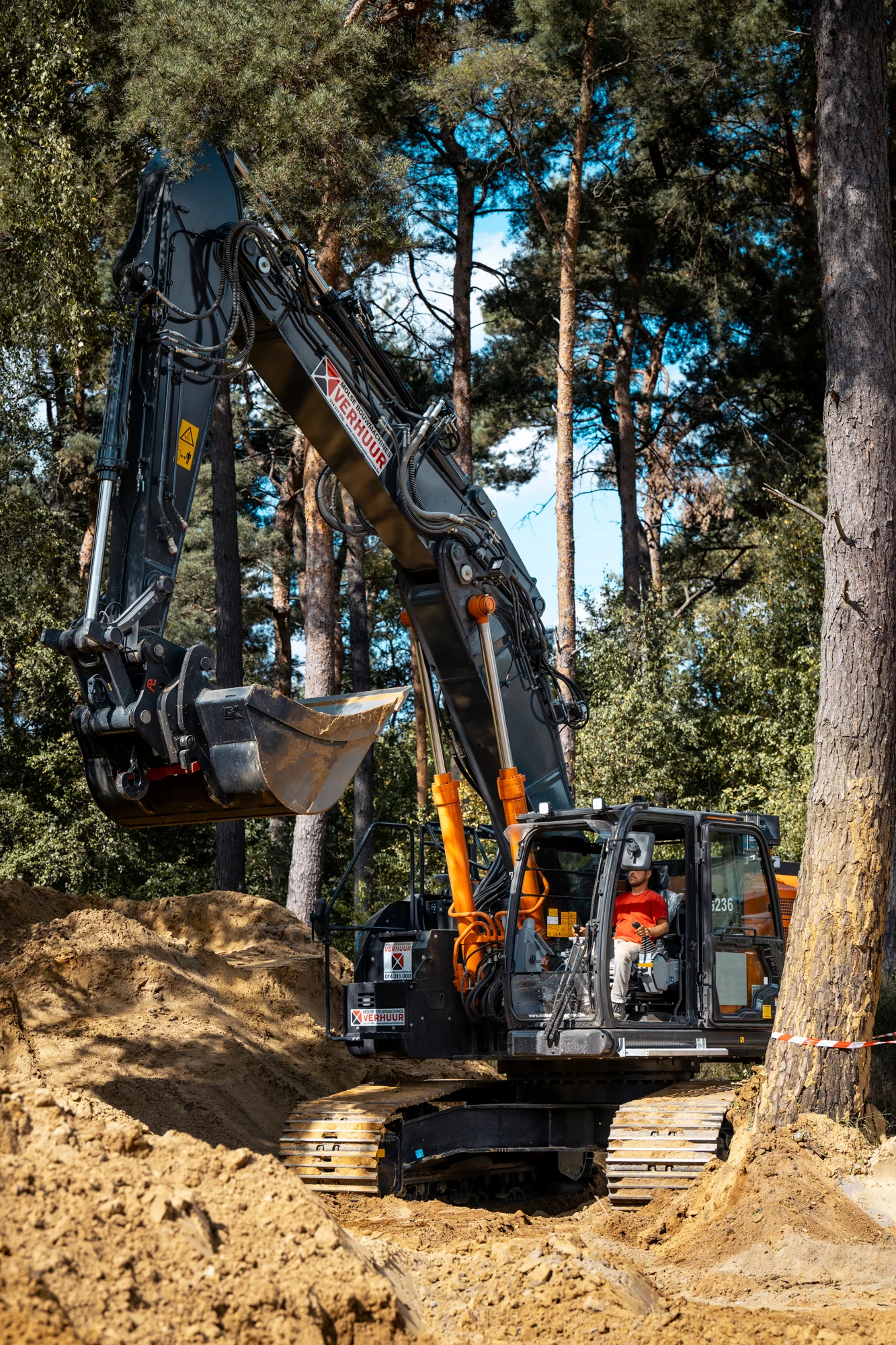 Première Hitachi ZX375US-7-2P livrée à Molse Bouwmachines