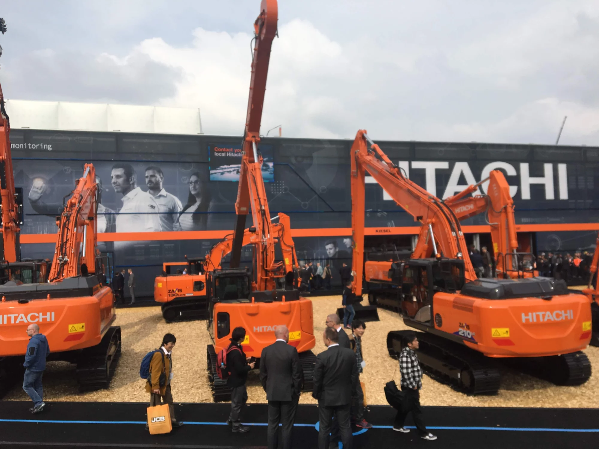 Connect with Hitachi à BAUMA