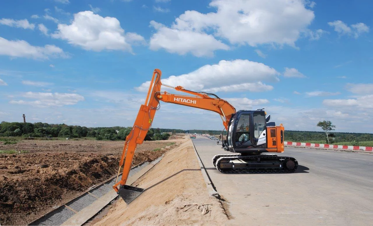 Curage  fossés et  canaux d’irrigations avec la ZX135US-6 SLA