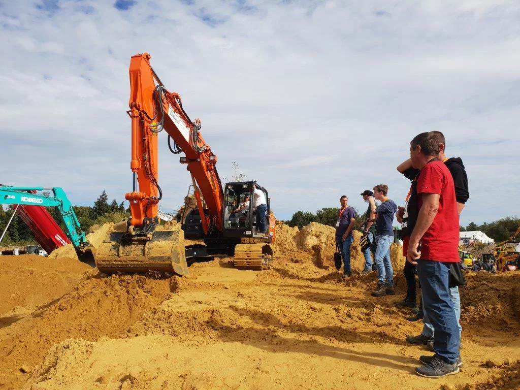 Oeuvre d'art lors des DemoDays avec HITACHI ZX140W-6