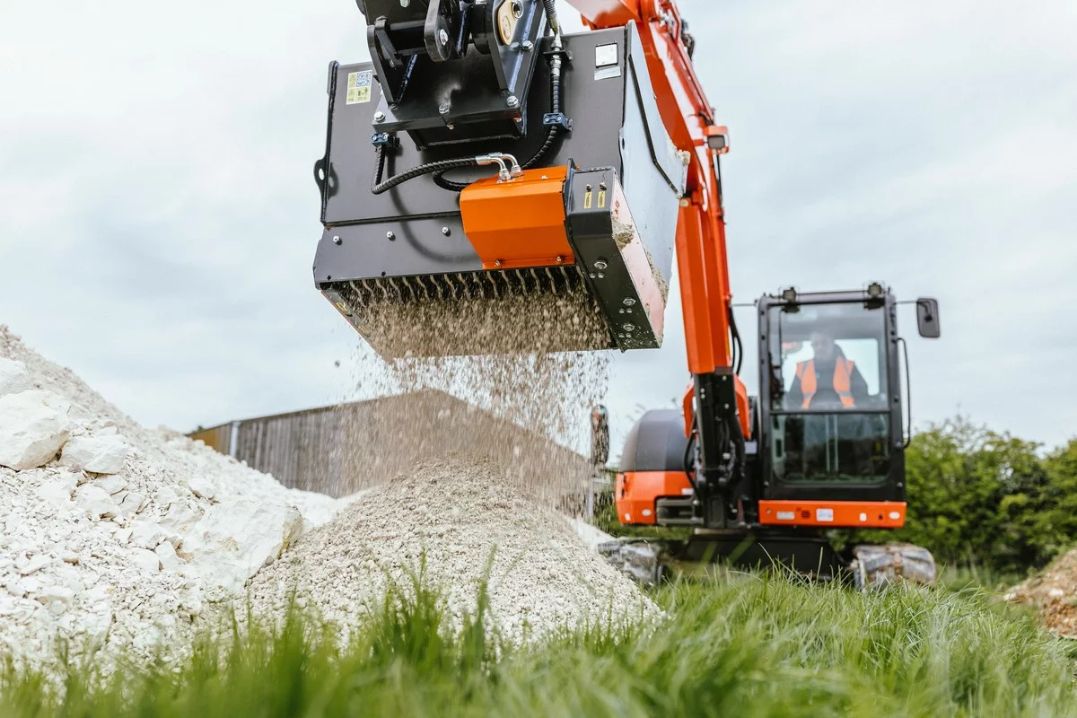 Kubota lance une midi-pelle de 8 tonnes de nouvelle génération