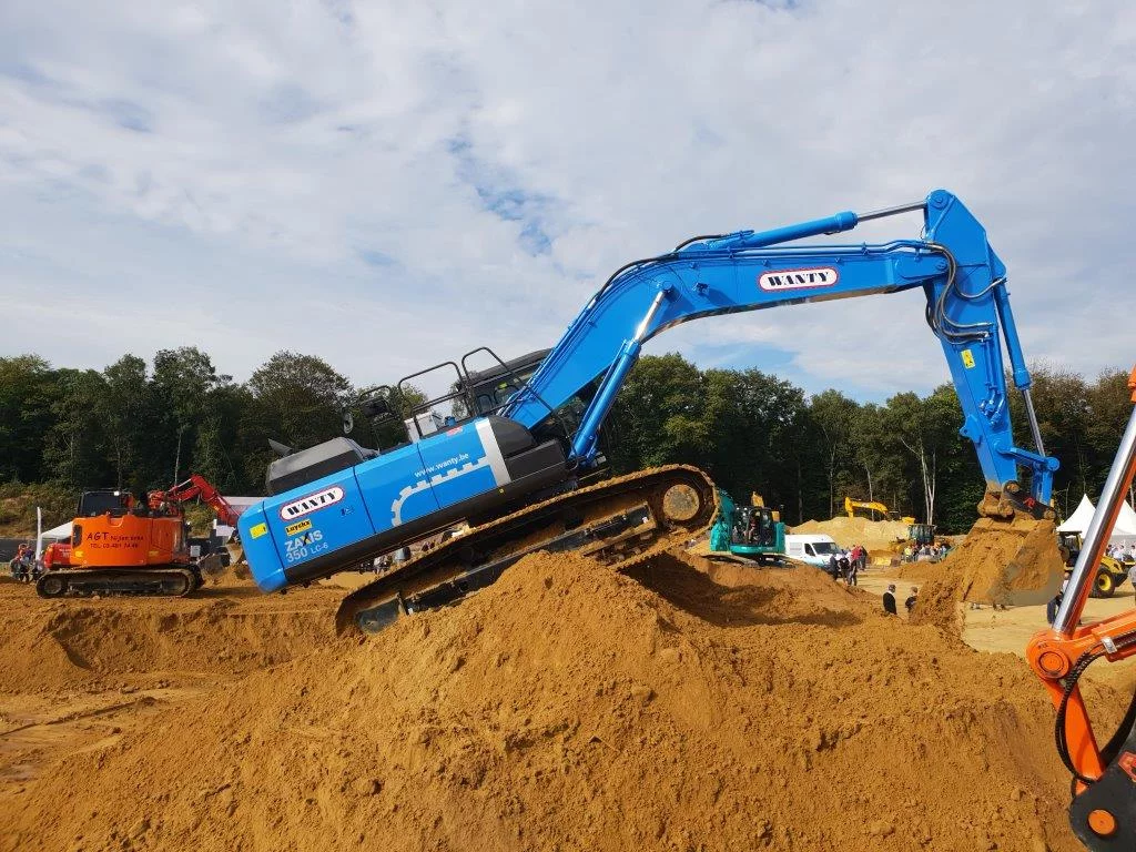 Oeuvre d'art lors des DemoDays avec HITACHI ZX140W-6