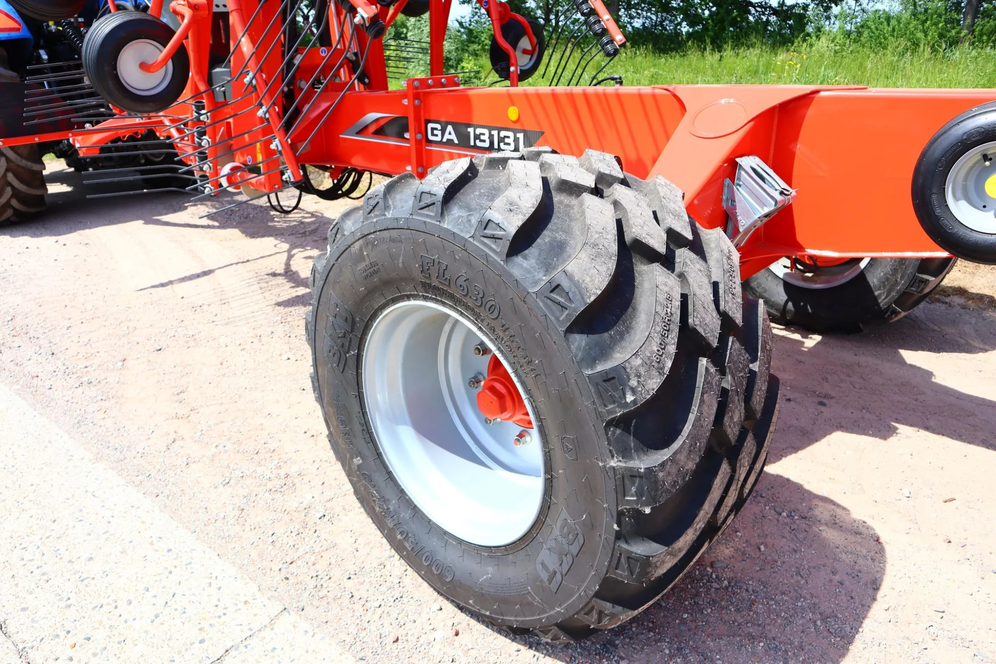 Disponible en stock andaineur à quatre rotors Kuhn GA13131