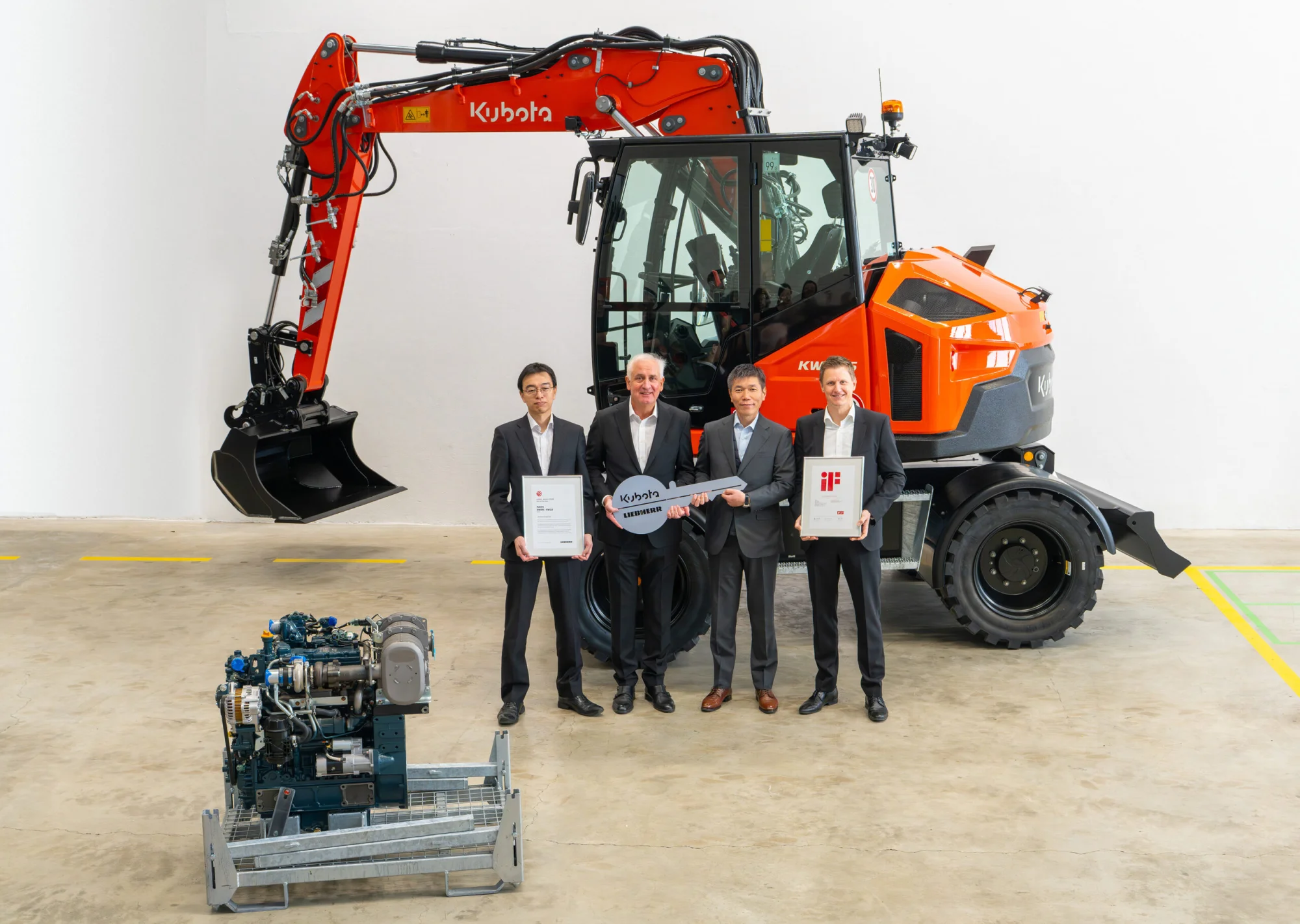 Kubota ontvangt zijn eerste graafmachines op banden van partner Liebherr
