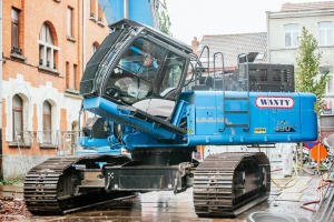 GROUP WANTY takes delivery of its High demolition ZX490LCH-6.