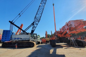 EX1200-6 on its way on 10 trucks to the South of France 