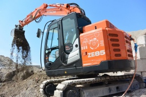 Hitachi Zero Emission excavatrice ZE85 - pour un chantier propre
