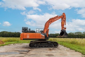  CMB.TECH en Luyckx stellen graafmachine op waterstof voor 