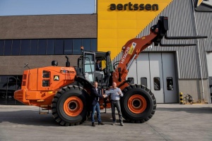 Delivery of 6 new Hitachi ZW310 wheel loaders for  Aertssen Machinery Services
