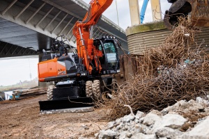 Hitachi lanceert grootste model in Zaxis-7 serie: ZX220W-7 