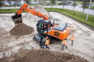 Hitachi lanceert grootste model in Zaxis-7 serie: ZX220W-7 