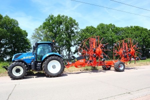 Disponible en stock andaineur à quatre rotors Kuhn GA13131