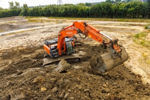 ​Ceulemans’ large Hitachi excavators aid flood protection