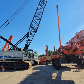 EX1200-6 on its way on 10 trucks to the South of France 