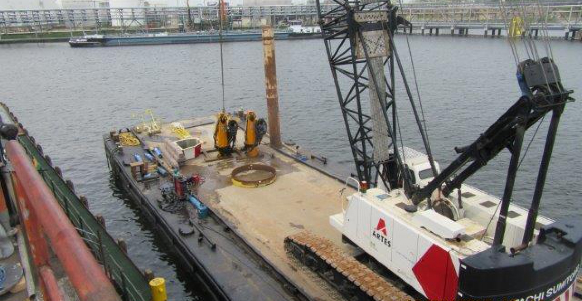 Twee nieuwe Effer marine kranen voor Oiltanking Stolthaven Antwerp NV